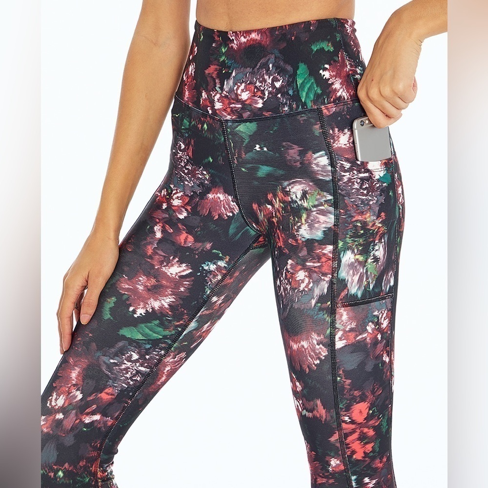 Marika Women’s 25'' Blue‎ Winter Floral Flat High-Waist Crop Leggings Medium